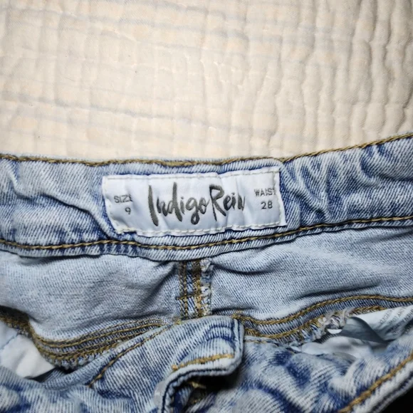 Indigo Rein Juniors Sz 9 High Rise Denim Cutoff Shorts Embroidered Cherries - Picture 3 of 5